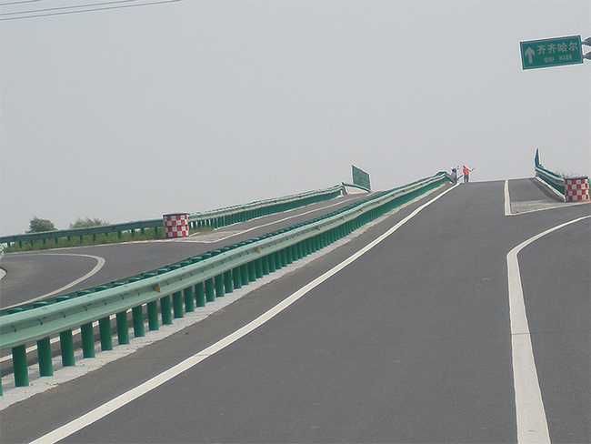 保定高速公路护栏的材质与规格