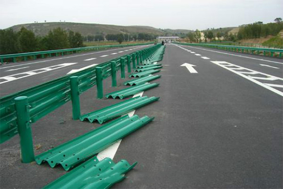 保定波形护栏的维护与管理确保道路安全的关键步骤